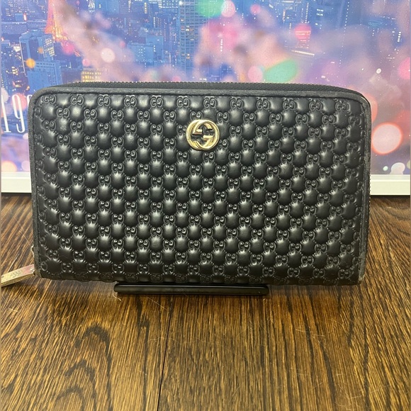 Gucci Handbags - EUC Gucci Micro Guccisima Large Black Zippered Wallet